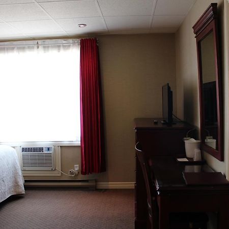 Motel Capri Et Suites Repentigny Exterior photo