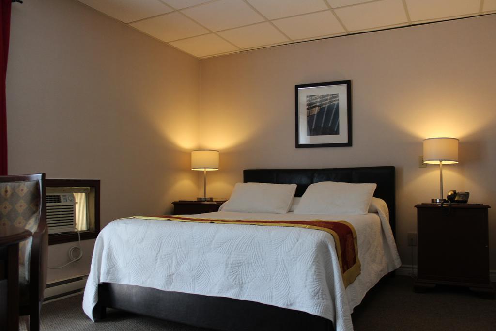 Motel Capri Et Suites Repentigny Exterior photo