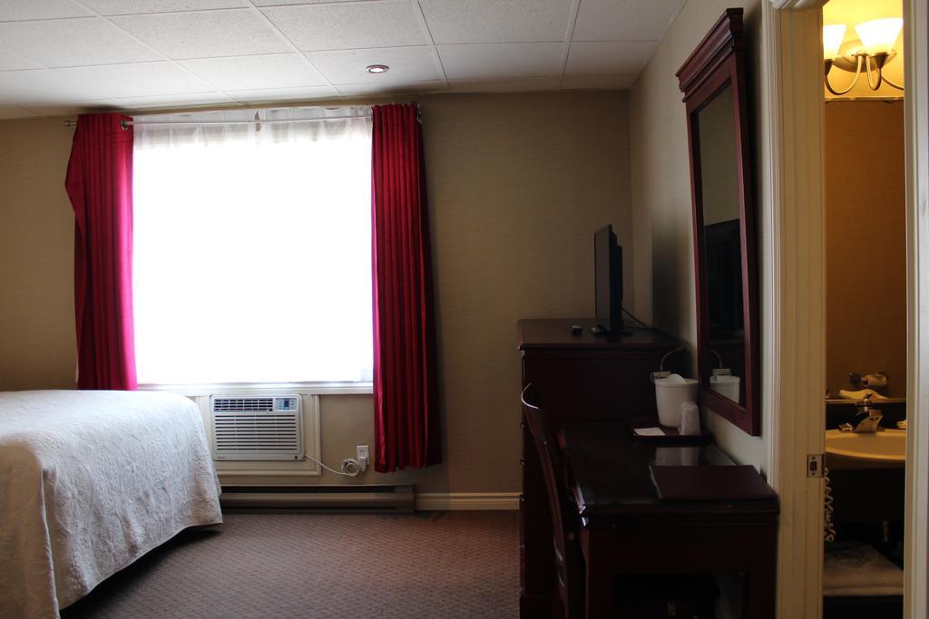 Motel Capri Et Suites Repentigny Exterior photo