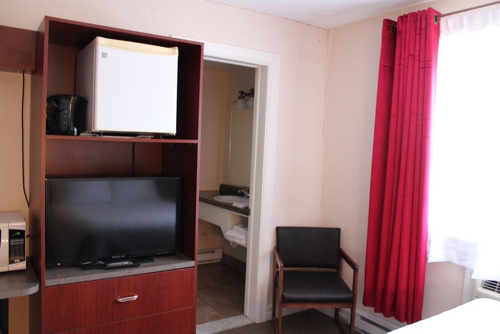 Motel Capri Et Suites Repentigny Exterior photo