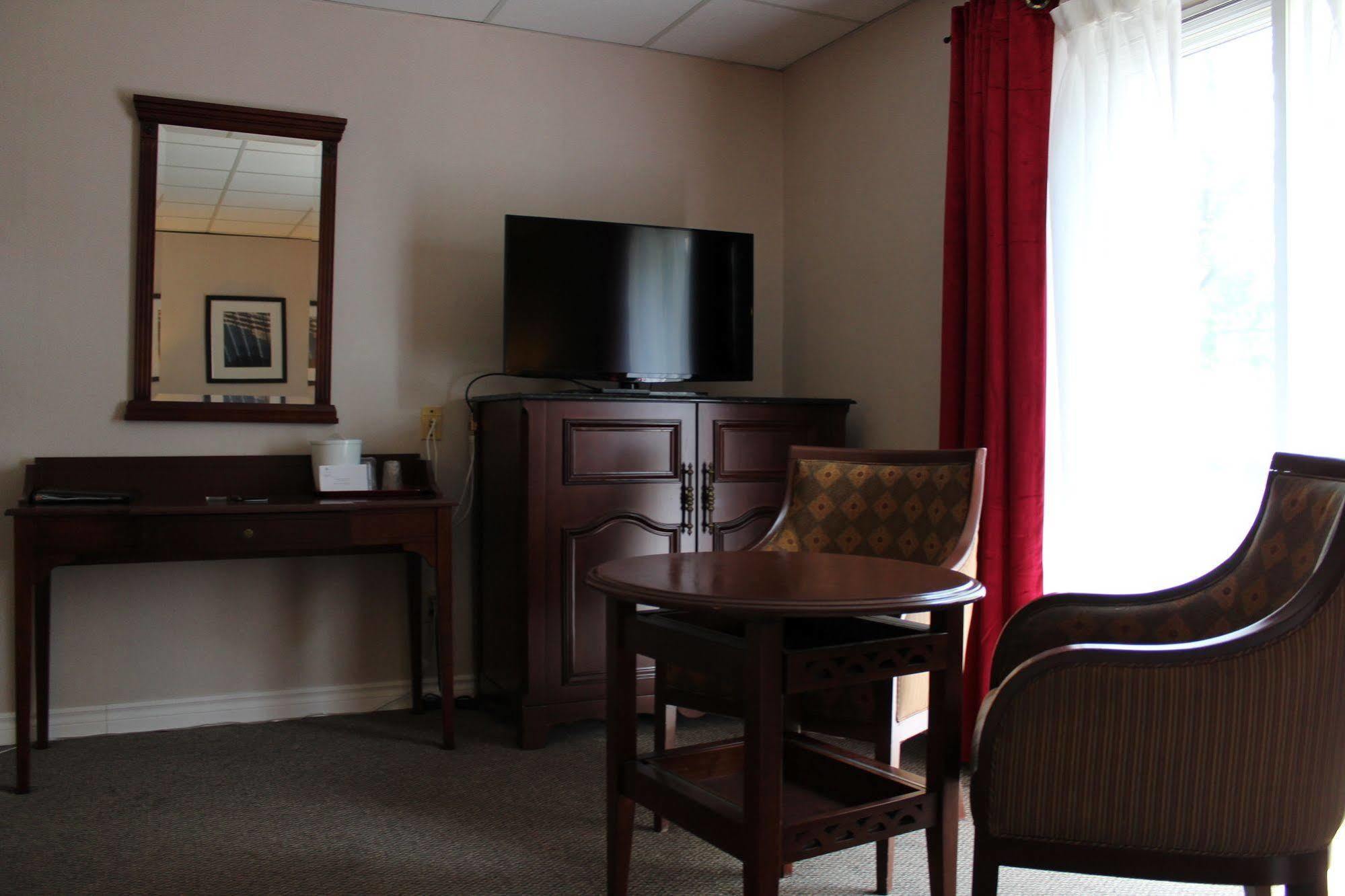 Motel Capri Et Suites Repentigny Exterior photo