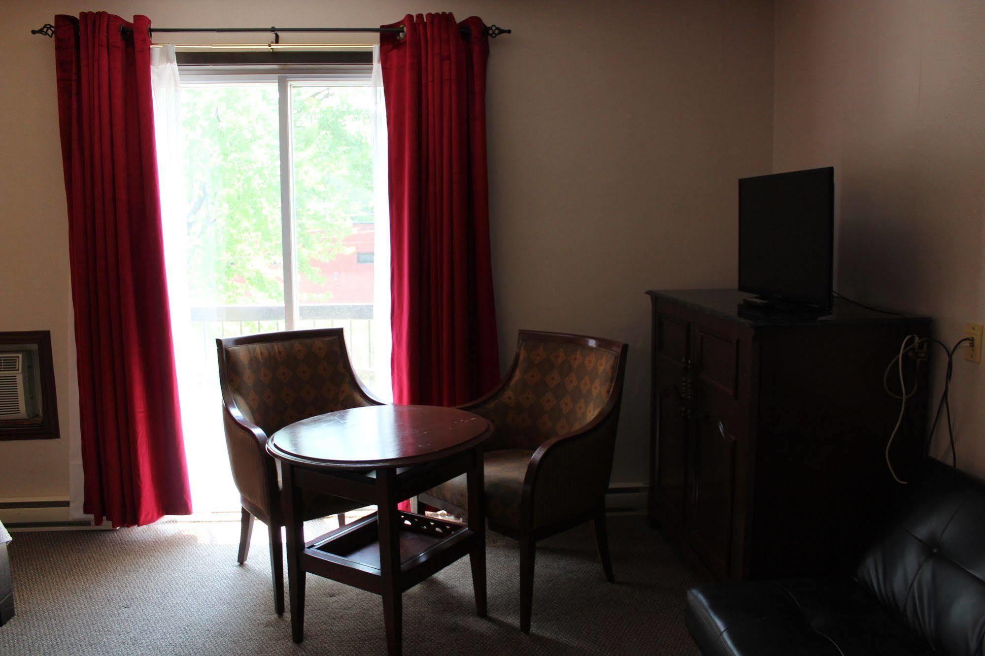 Motel Capri Et Suites Repentigny Exterior photo